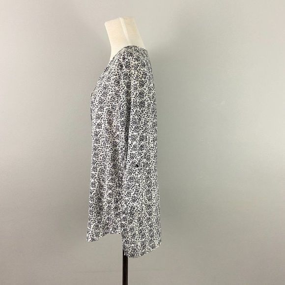🌿4/$35 🌿BUSEM Black & White‎ Floral Tunic - Picture 3 of 9